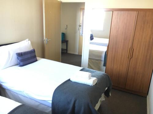 This photo about Glasgow Ibrox Apartment shared on HyHotel.com