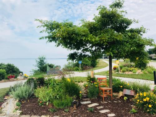 This photo about Village Inn on the Lake shared on HyHotel.com