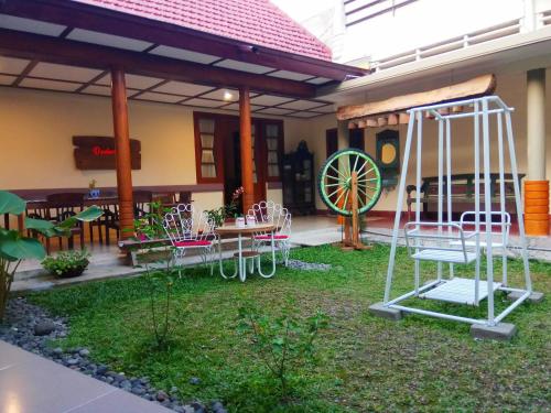 Doeloerkoe Homestay in ปาซาร์ กลีวอน Doeloerkoe Homestay in ปาซาร์ กลีวอน