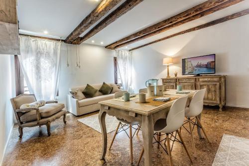 This photo about Venice Dream House shared on HyHotel.com