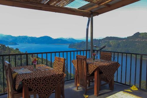balkon/terras, Lake Mulehe Gorilla Lodge in Kisoro balkon/terras, Lake Mulehe Gorilla Lodge in Kisoro