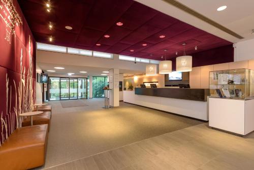 Előcsarnok, Congress Hotel Mercure Nuernberg An Der Messe in Nürnberg városközpont közelében Előcsarnok, Congress Hotel Mercure Nuernberg An Der Messe in Nürnberg városközpont közelében