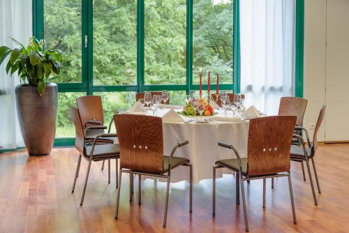 Bankett-terem, Congress Hotel Mercure Nuernberg An Der Messe in Nürnberg városközpont közelében Bankett-terem, Congress Hotel Mercure Nuernberg An Der Messe in Nürnberg városközpont közelében