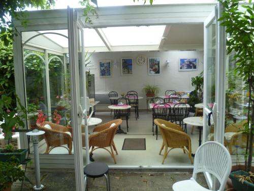 Hotel Beausejour in Невер Hotel Beausejour in Невер