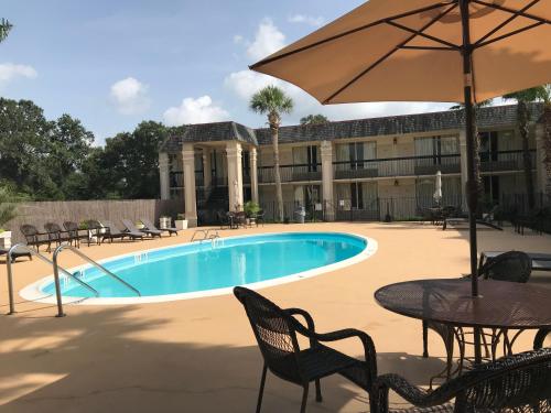 Bazen, Carmel Inn and Suites Thibodaux in Thibodaux (LA) Bazen, Carmel Inn and Suites Thibodaux in Thibodaux (LA)