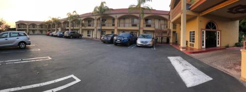 Dynasty Suites Hotel Riverside in Riverside (Kalifornia) Dynasty Suites Hotel Riverside in Riverside (Kalifornia)