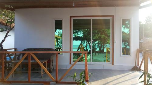 Sweet Time Bungalows in Koh Rong Sanloem Sweet Time Bungalows in Koh Rong Sanloem