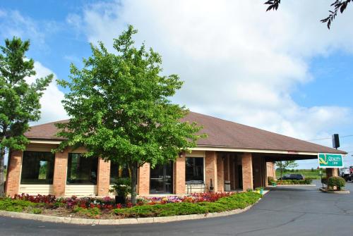 入口, 華盛頓法庭大樓 - 傑弗遜維爾凱藝酒店 (Quality Inn Washington Court House Jeffersonville) in 黑足 入口, 華盛頓法庭大樓 - 傑弗遜維爾凱藝酒店 (Quality Inn Washington Court House Jeffersonville) in 黑足
