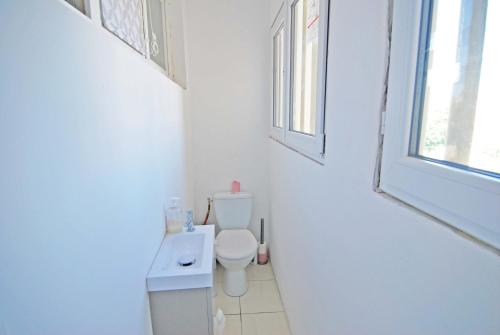 Bathroom, Chambre Montpellier Campanules (home sharing) in Saint Martin Bathroom, Chambre Montpellier Campanules (home sharing) in Saint Martin