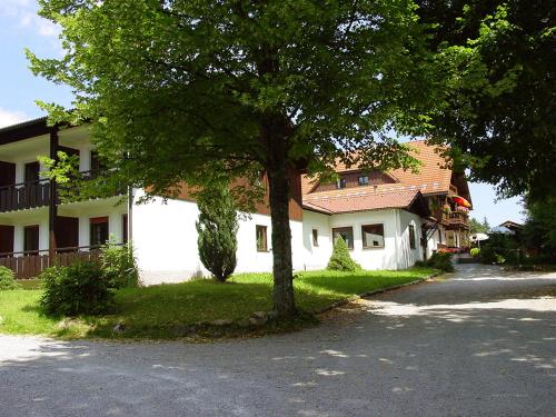Exterior view, Hotel zum Zauberkabinett in Bad Heilbrunn Exterior view, Hotel zum Zauberkabinett in Bad Heilbrunn