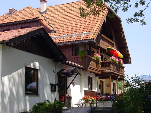 Entrance, Hotel zum Zauberkabinett in Bad Heilbrunn Entrance, Hotel zum Zauberkabinett in Bad Heilbrunn