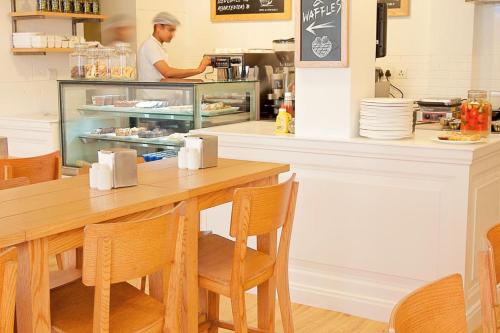 Étterem, bloomrooms @ Link Road near Lodi Park Étterem, bloomrooms @ Link Road near Lodi Park