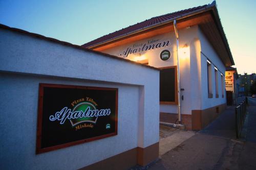 Bejárat, Pizza Tábor Apartman (Pizza Tabor Apartman) in Miskolc Városközpont Bejárat, Pizza Tábor Apartman (Pizza Tabor Apartman) in Miskolc Városközpont