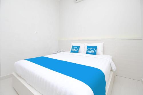 This photo about Airy Stasiun Balapan Natuna 4 Solo shared on HyHotel.com