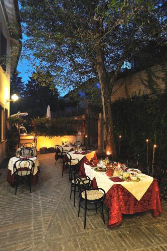 Garden, Hotel Bonconte in Urbino Garden, Hotel Bonconte in Urbino