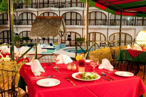 Restaurant, Real Bananas All Inclusive in Costa Azul Restaurant, Real Bananas All Inclusive in Costa Azul