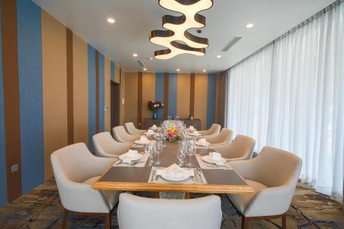 연회장, 하이안 비치 호텔 앤 스파 (HAIAN Beach Hotel & Spa) in 다낭 연회장, 하이안 비치 호텔 앤 스파 (HAIAN Beach Hotel & Spa) in 다낭