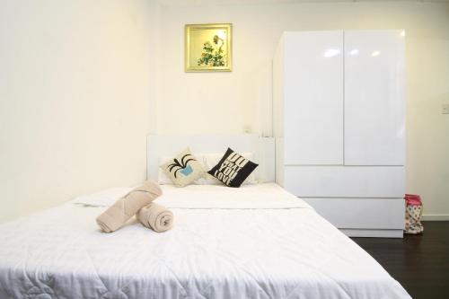 Smiley Apartment 13 
Smiley Apartment 13