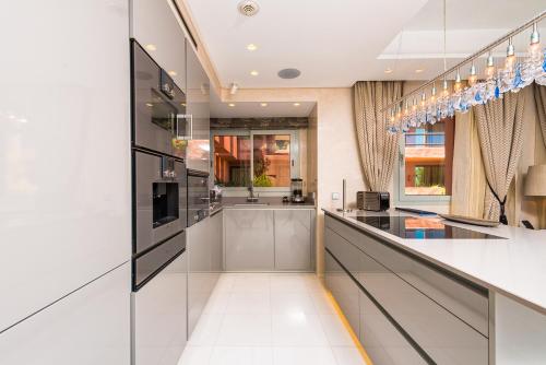 Bahia Beach Apartments Estepona in โลส กรานาโดส เดล มาร์ Bahia Beach Apartments Estepona in โลส กรานาโดส เดล มาร์