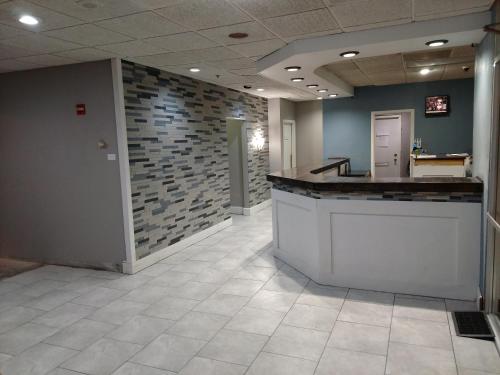 Oasis Inn & Suites