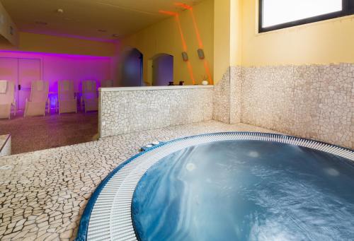 Hot tub, Art & Hotel Aeroporto in Bergamo Hot tub, Art & Hotel Aeroporto in Bergamo