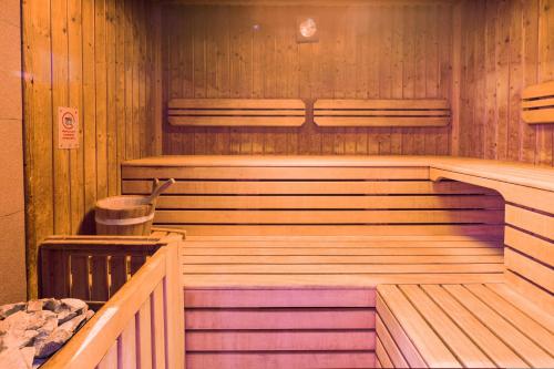 Sauna, Art & Hotel Aeroporto in Bergamo Sauna, Art & Hotel Aeroporto in Bergamo