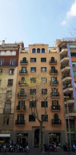 DestinationBCN Urgell Apartment