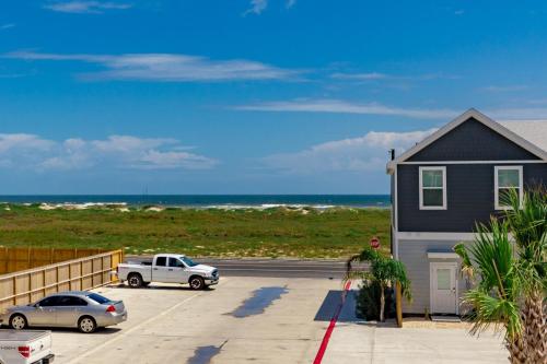 在meiguo.com看到的Oceanview End-Unit Townhome Townhouse的介绍图片