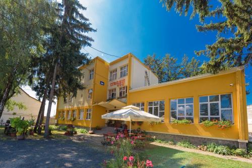 Vedere exterior, Pensiunea Tranzit in Satu Mare Vedere exterior, Pensiunea Tranzit in Satu Mare