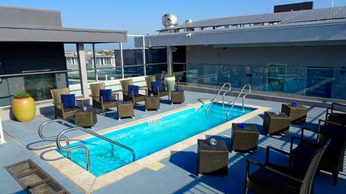 Swimming pool, Porto Vista Hotel near San Diego Trolley Swimming pool, Porto Vista Hotel near San Diego Trolley