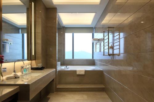This photo about Jinan Luxury Blue Horizon Hotel shared on HyHotel.com