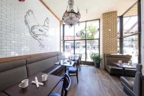 Food and beverages, Best Western Plus Carlton Plaza Hotel in Victoria (BC) Food and beverages, Best Western Plus Carlton Plaza Hotel in Victoria (BC)