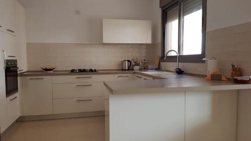 Kitchen, The Shining Star -A beautiful 3 bedroom apartment in Beer Sheva Kitchen, The Shining Star -A beautiful 3 bedroom apartment in Beer Sheva