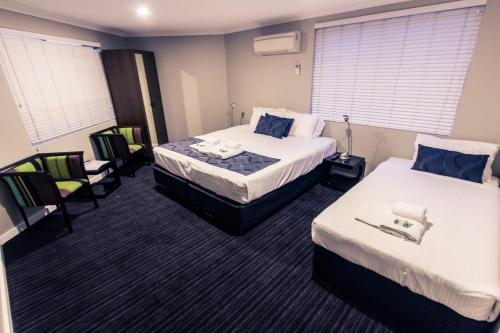 The Premier Hotel near Blackbutt Reserve The Premier Hotel near Blackbutt Reserve