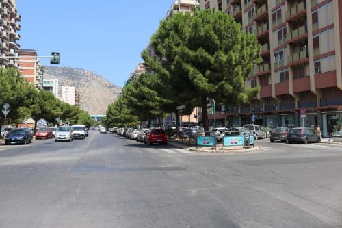 Cerca de lugares turísticos, La Favorita - Ben collegato con l'aeroporto, la spiaggia di Mondello e il centro citta in Palermo Suburbs Cerca de lugares turísticos, La Favorita - Ben collegato con l'aeroporto, la spiaggia di Mondello e il centro citta in Palermo Suburbs