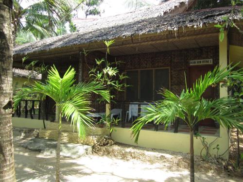 Vista exterior, Royal Cliff Resort in Illa Siquijor Vista exterior, Royal Cliff Resort in Illa Siquijor