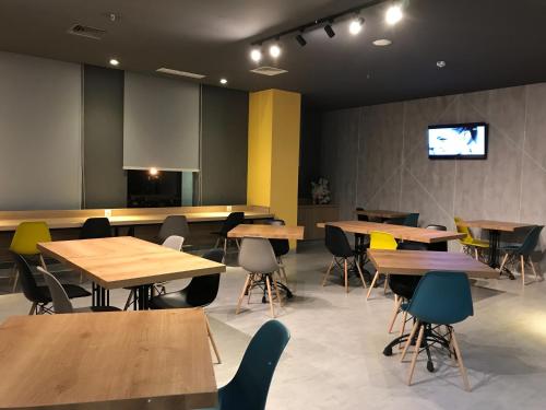 ibis budget Surabaya Diponegoro near Embassy of the United States ibis budget Surabaya Diponegoro near Embassy of the United States