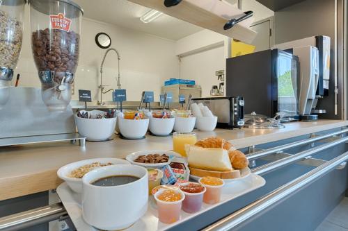 Food and beverages, B&B Hotel Marseille Estaque in Saint-Henri Food and beverages, B&B Hotel Marseille Estaque in Saint-Henri