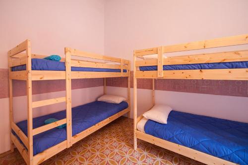 Bed in Girona in กิโรนาซิตี้เซ็นเตอร์ Bed in Girona in กิโรนาซิตี้เซ็นเตอร์