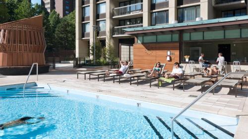 在meiguo.com看到的戏院区全球豪华套房公寓的介绍图片