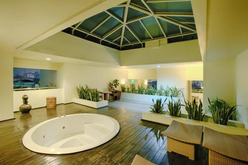 Varanda/terraço, Grand Hotel Preanger in Bandung Varanda/terraço, Grand Hotel Preanger in Bandung