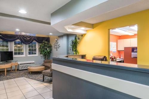Lobby, Microtel Inn & Suites by Wyndham Riverside in Dayton (OH) Lobby, Microtel Inn & Suites by Wyndham Riverside in Dayton (OH)