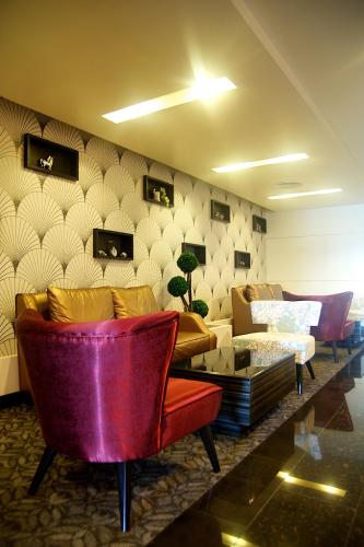Lobby, Jolly Suites and Spa Petchkasem near Wat Rai Khing Lobby, Jolly Suites and Spa Petchkasem near Wat Rai Khing