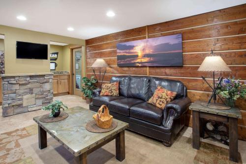 ロビー, トラベロッジ ガーディナー アット イエローストーン パーク ノース エントランス (Travelodge by Wyndham Gardiner Yellowstone Park North Entr) in ガーディナー(MT) ロビー, トラベロッジ ガーディナー アット イエローストーン パーク ノース エントランス (Travelodge by Wyndham Gardiner Yellowstone Park North Entr) in ガーディナー(MT)