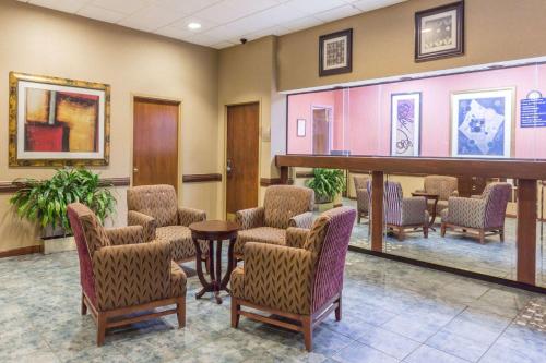 Előcsarnok, Days Inn by Wyndham Camp Springs Andrews AFB in Camp Springs (Maryland) Előcsarnok, Days Inn by Wyndham Camp Springs Andrews AFB in Camp Springs (Maryland)