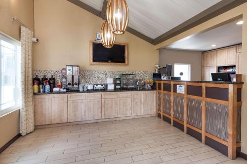 大堂, 納欣諾市 - 聖地牙哥南豪生酒店 (Howard Johnson by Wyndham National City/San Diego South) in 加利福尼亞州納雄耐爾城(CA) 大堂, 納欣諾市 - 聖地牙哥南豪生酒店 (Howard Johnson by Wyndham National City/San Diego South) in 加利福尼亞州納雄耐爾城(CA)