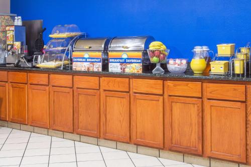 Hrana i piće, Days Inn & Suites by Wyndham Thibodaux in Thibodaux (LA) Hrana i piće, Days Inn & Suites by Wyndham Thibodaux in Thibodaux (LA)