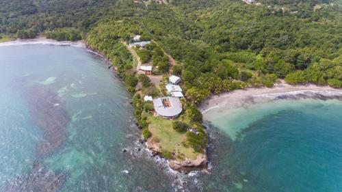 Hotellet från utsidan, Two Bays Beach Villa, Apartment, and Studios in Crochu Hotellet från utsidan, Two Bays Beach Villa, Apartment, and Studios in Crochu