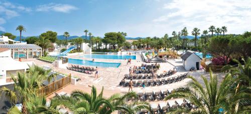 Swimming pool, Camping Resort La Baume La Palmeraie in Capitou Swimming pool, Camping Resort La Baume La Palmeraie in Capitou