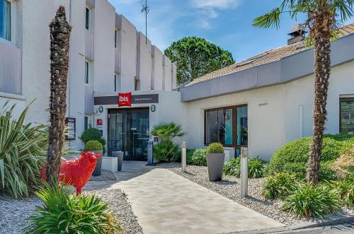 This photo about ibis Salon de Provence shared on HyHotel.com